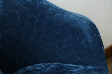 中古　ボーコンセプト(BoConcept)　アデレート(ADELAIDE)　柔らかな曲線とシンプルなフォルムの回転式アームチェア　定価約14万円　(R-083343)