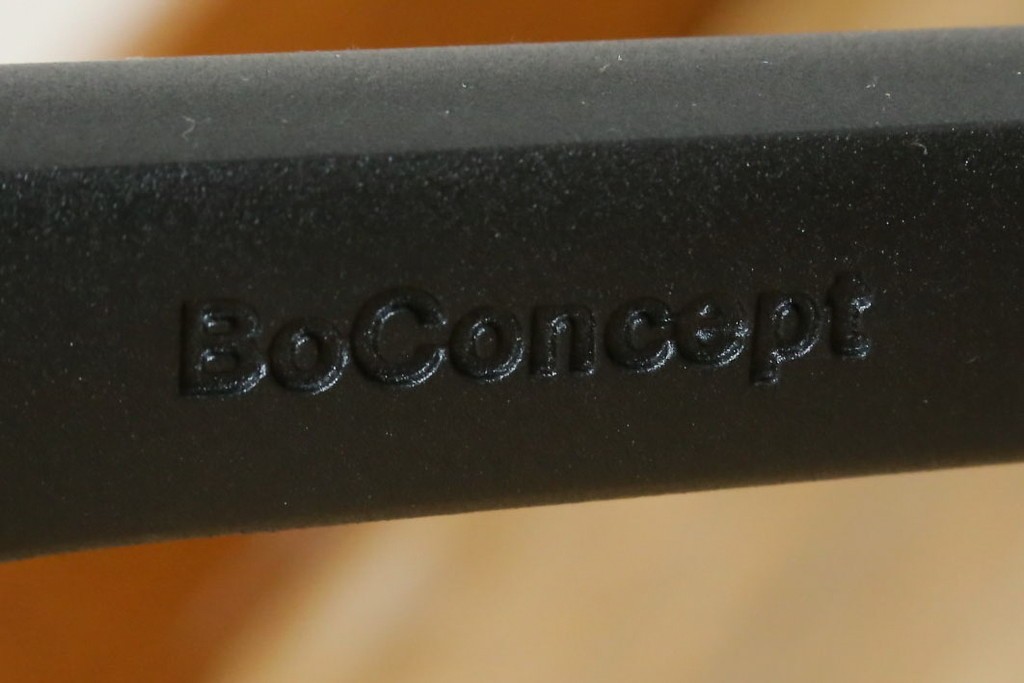 中古　ボーコンセプト(BoConcept)　アデレート(ADELAIDE)　柔らかな曲線とシンプルなフォルムの回転式アームチェア　定価約14万円　(R-083343)