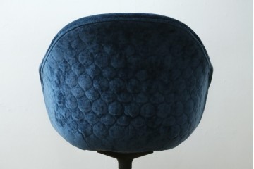 中古　ボーコンセプト(BoConcept)　アデレート(ADELAIDE)　柔らかな曲線とシンプルなフォルムの回転式アームチェア　定価約14万円　(R-083343)