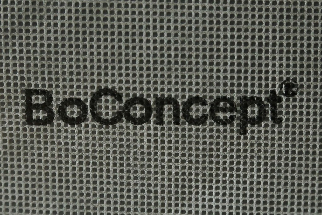 中古　ボーコンセプト(BoConcept)　アデレート(ADELAIDE)　柔らかな曲線とシンプルなフォルムの回転式アームチェア　定価約14万円　(R-083343)