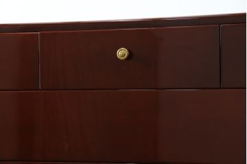 中古　美品　最高級　家具の宝石　キットファニチュア(KIT FURNITURE)　北谷家具　イタリアンデザイン　艶やかな木肌と美しい曲線デザインが魅力!!上品な取っ手が高級感を演出するチェスト(洋服タンス、サイドチェスト、衣装箪笥、整理箪笥、収納箪笥、引き出し)(定価約75万円)(R-083344)
