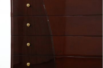 中古　美品　最高級　家具の宝石　キットファニチュア(KIT FURNITURE)　北谷家具　イタリアンデザイン　艶やかな木肌と美しい曲線デザインが魅力!!上品な取っ手が高級感を演出するチェスト(洋服タンス、サイドチェスト、衣装箪笥、整理箪笥、収納箪笥、引き出し)(定価約75万円)(R-083344)