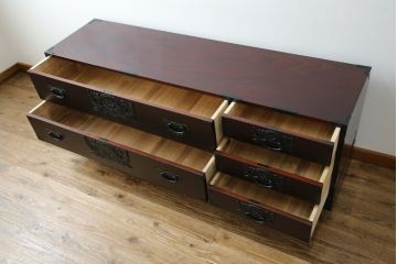 中古　美品!!　希少　仙台箪笥　特注モデル!!　和の空間を格上げする布目塗り仕上げのローチェスト(ローボード、時代箪笥、和たんす、衣装箪笥、引き出し、テレビボード、テレビ台)(定価約80万円)(R-083345)