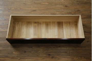 中古　美品!!　希少　仙台箪笥　特注モデル!!　和の空間を格上げする布目塗り仕上げのローチェスト(ローボード、時代箪笥、和たんす、衣装箪笥、引き出し、テレビボード、テレビ台)(定価約80万円)(R-083345)
