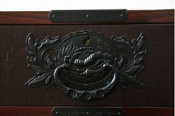 中古　美品!!　希少　仙台箪笥　特注モデル!!　和の空間を格上げする布目塗り仕上げのローチェスト(ローボード、時代箪笥、和たんす、衣装箪笥、引き出し、テレビボード、テレビ台)(定価約80万円)(R-083345)