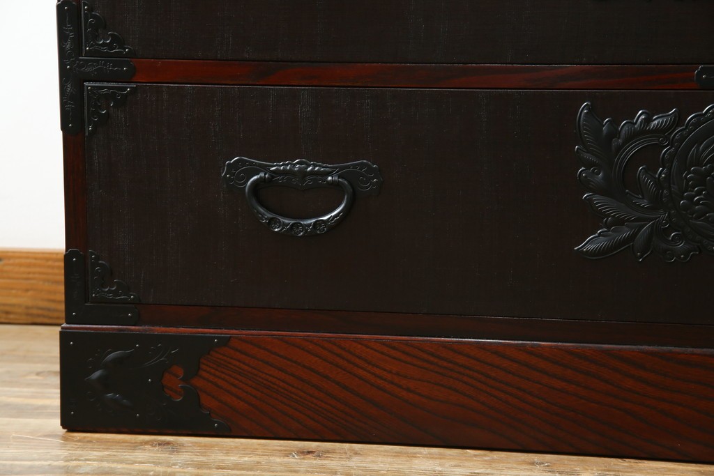 中古　美品!!　希少　仙台箪笥　特注モデル!!　和の空間を格上げする布目塗り仕上げのローチェスト　定価約80万円相当　(R-083345)