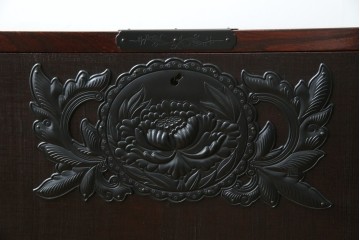 中古　美品!!　希少　仙台箪笥　特注モデル!!　和の空間を格上げする布目塗り仕上げのローチェスト　定価約80万円相当　(R-083345)