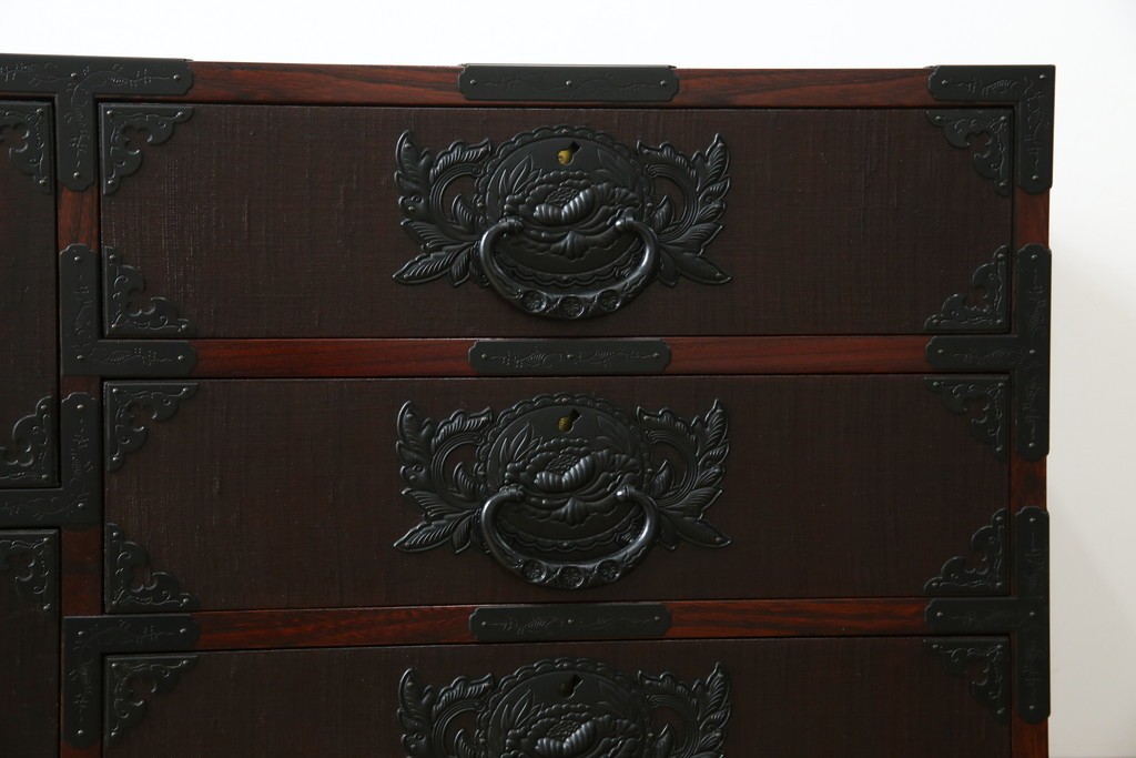 中古　美品!!　希少　仙台箪笥　特注モデル!!　和の空間を格上げする布目塗り仕上げのローチェスト　定価約80万円相当　(R-083345)