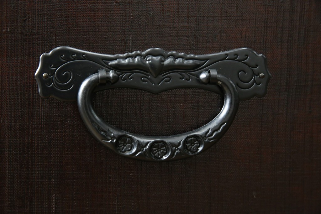 中古　美品!!　希少　仙台箪笥　特注モデル!!　和の空間を格上げする布目塗り仕上げのローチェスト　定価約80万円相当　(R-083345)