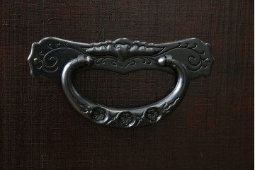 中古　美品!!　希少　仙台箪笥　特注モデル!!　和の空間を格上げする布目塗り仕上げのローチェスト　定価約80万円相当　(R-083345)