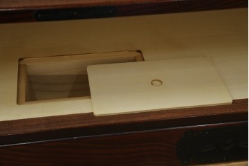 中古　美品!!　希少　仙台箪笥　特注モデル!!　和の空間を格上げする布目塗り仕上げのローチェスト　定価約80万円相当　(R-083345)