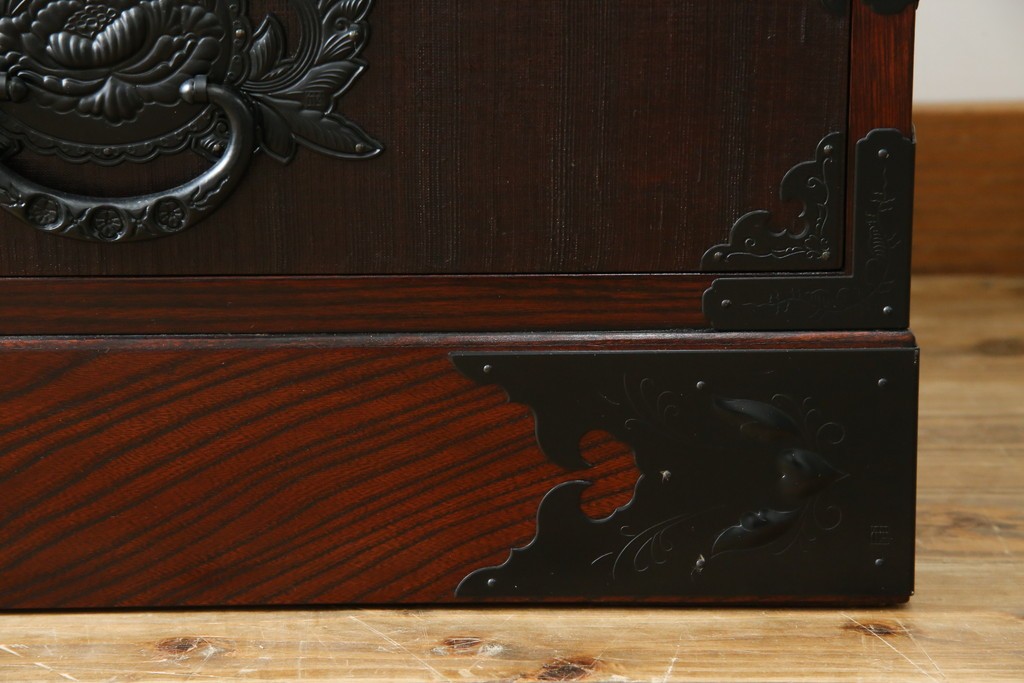 中古　美品!!　希少　仙台箪笥　特注モデル!!　和の空間を格上げする布目塗り仕上げのローチェスト　定価約80万円相当　(R-083345)