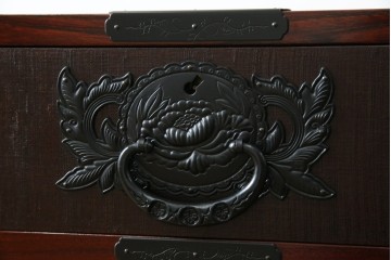 中古　美品!!　希少　仙台箪笥　特注モデル!!　和の空間を格上げする布目塗り仕上げのローチェスト　定価約80万円相当　(R-083345)