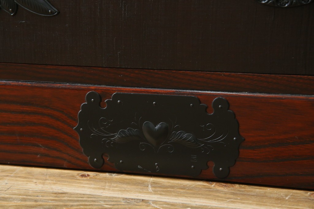 中古　美品!!　希少　仙台箪笥　特注モデル!!　和の空間を格上げする布目塗り仕上げのローチェスト　定価約80万円相当　(R-083345)