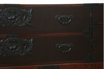 中古　美品!!　希少　仙台箪笥　特注モデル!!　和の空間を格上げする布目塗り仕上げのローチェスト　定価約80万円相当　(R-083345)