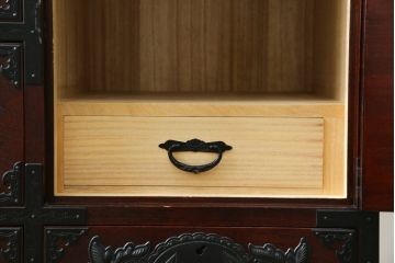 中古　美品　欅産業　凝ったつくりの大振りの金具が目を惹く仙台箪笥サイドボード(サイドチェスト、ローチェスト、収納箪笥、衣装箪笥、引き出し)(R-083346)