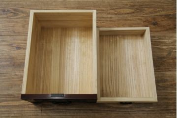 中古　美品　欅産業　凝ったつくりの大振りの金具が目を惹く仙台箪笥サイドボード(サイドチェスト、ローチェスト、収納箪笥、衣装箪笥、引き出し)(R-083346)
