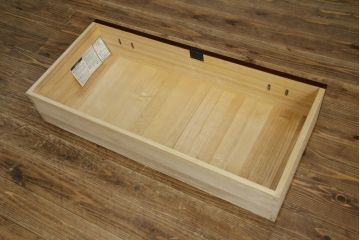 中古　美品　欅産業　凝ったつくりの大振りの金具が目を惹く仙台箪笥サイドボード(サイドチェスト、ローチェスト、収納箪笥、衣装箪笥、引き出し)(R-083346)