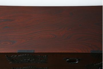 中古　美品　欅産業　凝ったつくりの大振りの金具が目を惹く仙台箪笥サイドボード(サイドチェスト、ローチェスト、収納箪笥、衣装箪笥、引き出し)(R-083346)