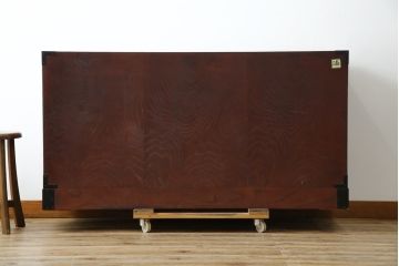 中古　美品　欅産業　凝ったつくりの大振りの金具が目を惹く仙台箪笥サイドボード(サイドチェスト、ローチェスト、収納箪笥、衣装箪笥、引き出し)(R-083346)
