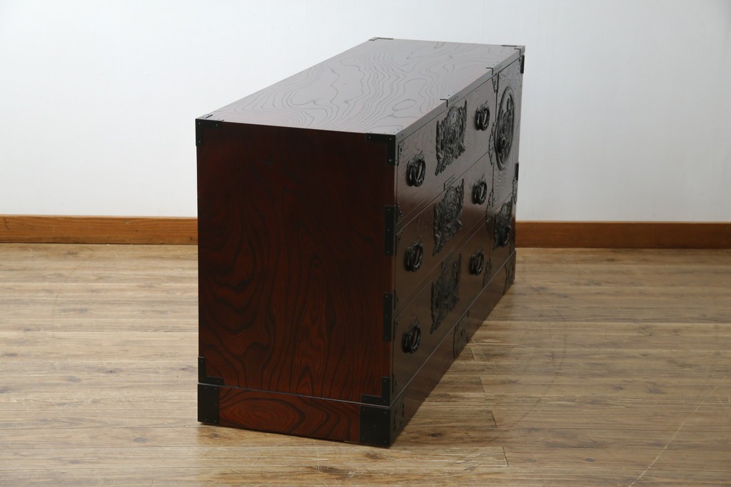 中古　美品　欅産業　凝ったつくりの大振りの金具が目を惹く仙台箪笥サイドボード　(R-083346)