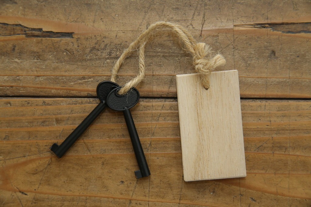 中古　美品　欅産業　凝ったつくりの大振りの金具が目を惹く仙台箪笥サイドボード　(R-083346)