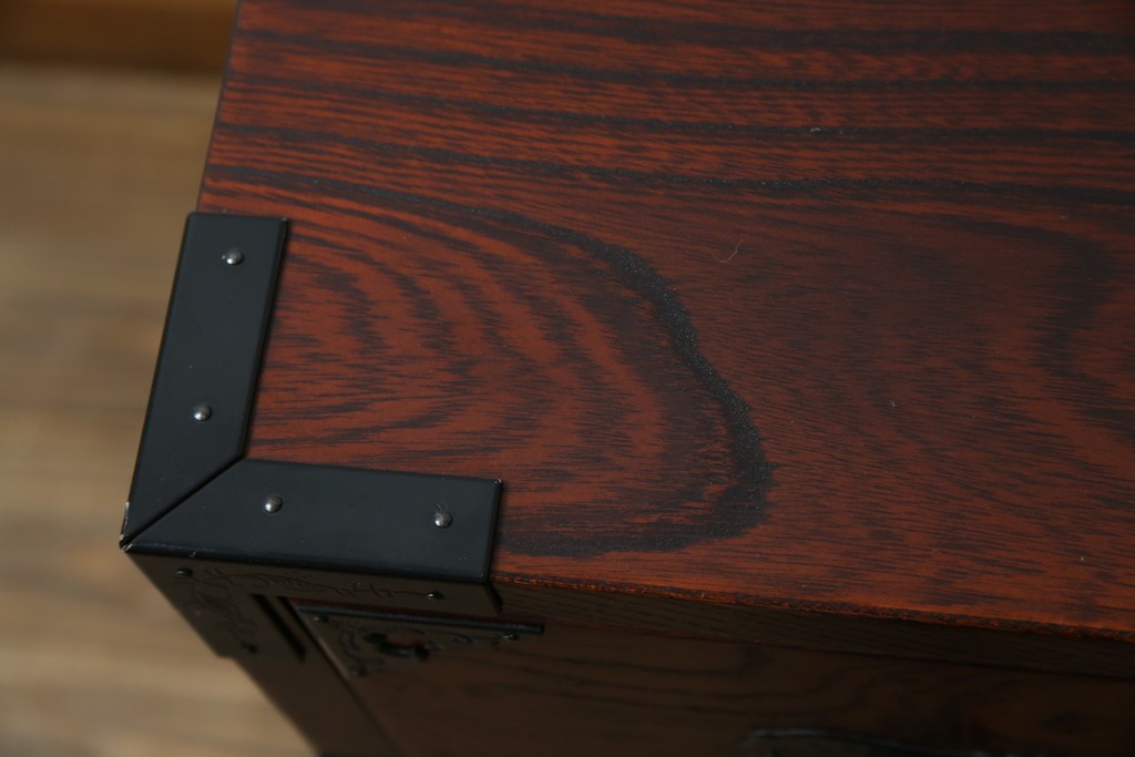 中古　美品　欅産業　凝ったつくりの大振りの金具が目を惹く仙台箪笥サイドボード　(R-083346)