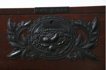 中古　美品　欅産業　凝ったつくりの大振りの金具が目を惹く仙台箪笥サイドボード　(R-083346)