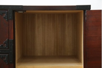 中古　美品　欅産業　凝ったつくりの大振りの金具が目を惹く仙台箪笥サイドボード　(R-083346)