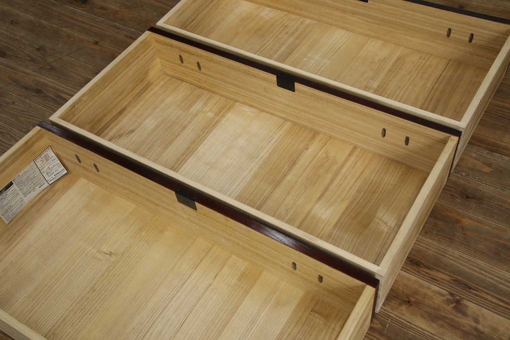 中古　美品　欅産業　凝ったつくりの大振りの金具が目を惹く仙台箪笥サイドボード　(R-083346)