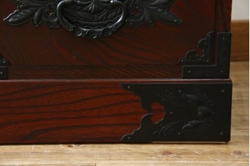 中古　美品　欅産業　凝ったつくりの大振りの金具が目を惹く仙台箪笥サイドボード　(R-083346)