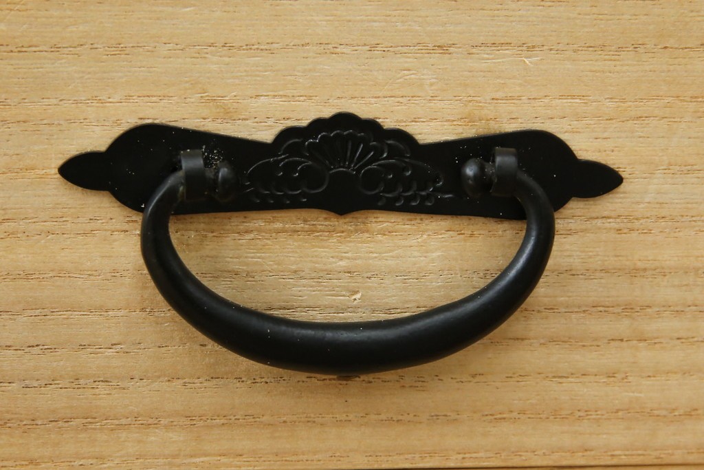中古　美品　欅産業　凝ったつくりの大振りの金具が目を惹く仙台箪笥サイドボード　(R-083346)