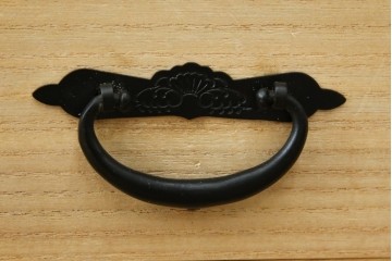 中古　美品　欅産業　凝ったつくりの大振りの金具が目を惹く仙台箪笥サイドボード　(R-083346)