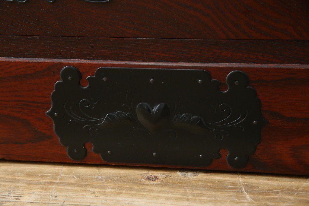 中古　美品　欅産業　凝ったつくりの大振りの金具が目を惹く仙台箪笥サイドボード　(R-083346)