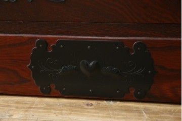 中古　美品　欅産業　凝ったつくりの大振りの金具が目を惹く仙台箪笥サイドボード　(R-083346)