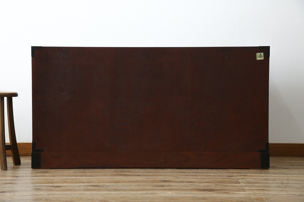 中古　美品　欅産業　凝ったつくりの大振りの金具が目を惹く仙台箪笥サイドボード　(R-083346)