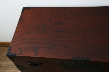 中古　美品　欅産業　凝ったつくりの大振りの金具が目を惹く仙台箪笥サイドボード　(R-083346)