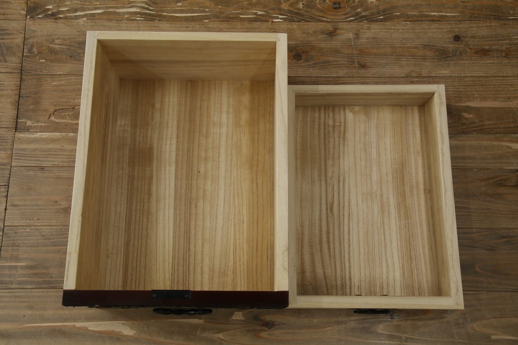 中古　美品　欅産業　凝ったつくりの大振りの金具が目を惹く仙台箪笥サイドボード　(R-083346)