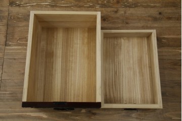 中古　美品　欅産業　凝ったつくりの大振りの金具が目を惹く仙台箪笥サイドボード　(R-083346)