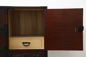 中古　美品　欅産業　凝ったつくりの大振りの金具が目を惹く仙台箪笥サイドボード　(R-083346)