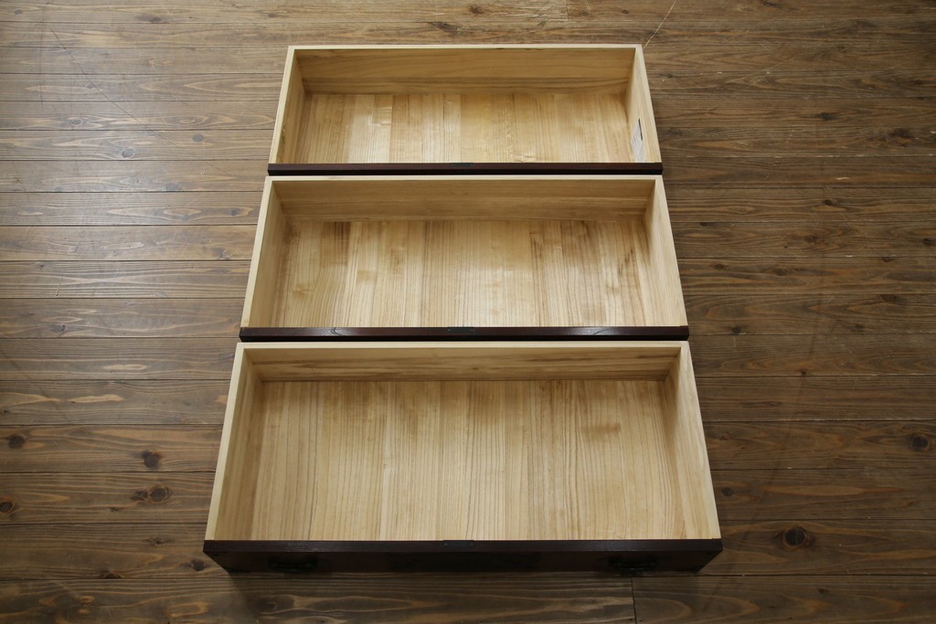 中古　美品　欅産業　凝ったつくりの大振りの金具が目を惹く仙台箪笥サイドボード　(R-083346)