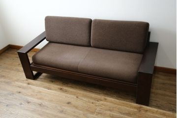 中古　美品　北海道民芸家具　深い色合いがやすらぎの空間にぴったりな2.5人掛けソファ(2.5P、3P、二人掛け、三人掛け、アームソファ)(定価約42万円)(R-083347)
