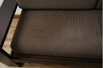 中古　美品　北海道民芸家具　深い色合いがやすらぎの空間にぴったりな2.5人掛けソファ(2.5P、3P、二人掛け、三人掛け、アームソファ)(定価約42万円)(R-083347)