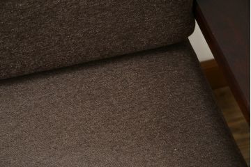 中古　美品　北海道民芸家具　深い色合いがやすらぎの空間にぴったりな2.5人掛けソファ(2.5P、3P、二人掛け、三人掛け、アームソファ)(定価約42万円)(R-083347)
