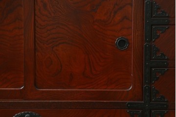 中古　美品　仙台民芸箪笥(仙台箪笥)　欅産業　拭き漆塗り　華やかな金具の茶箪笥　(R-083348)