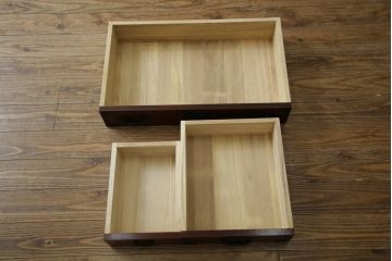 中古　美品　仙台民芸箪笥(仙台箪笥)　欅産業　拭き漆塗り　華やかな金具の茶箪笥(茶棚、飾り棚、戸棚、収納棚)(R-083348)