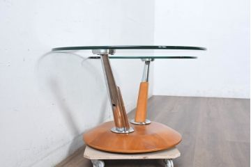中古　美品　IDC大塚家具取り扱い　ドイツ高級家具　Ronald Schmitt (ロナルドシュミット)　スタイリッシュな佇まいの可動式ガラステーブル(センターテーブル、リビングテーブル、カフェテーブル、コーヒーテーブル)(R-083349)