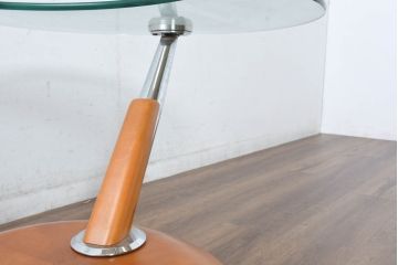 中古　美品　IDC大塚家具取り扱い　ドイツ高級家具　Ronald Schmitt (ロナルドシュミット)　スタイリッシュな佇まいの可動式ガラステーブル(センターテーブル、リビングテーブル、カフェテーブル、コーヒーテーブル)(R-083349)