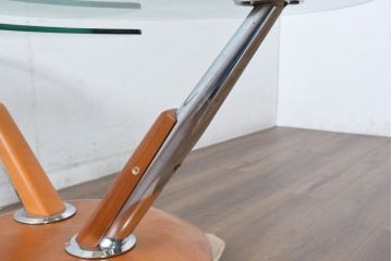 中古　美品　IDC大塚家具取り扱い　ドイツ高級家具　Ronald Schmitt (ロナルドシュミット)　スタイリッシュな佇まいの可動式ガラステーブル(センターテーブル、リビングテーブル、カフェテーブル、コーヒーテーブル)(R-083349)