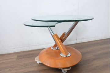中古　美品　IDC大塚家具取り扱い　ドイツ高級家具　Ronald Schmitt (ロナルドシュミット)　スタイリッシュな佇まいの可動式ガラステーブル(センターテーブル、リビングテーブル、カフェテーブル、コーヒーテーブル)(R-083349)